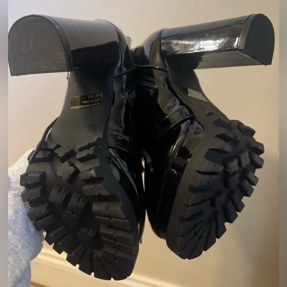 Wild Diva Womens Lace-Up Lug Sole Chunky Block Platform Combat Ankle Booties 8.5 - Picture 6 of 9